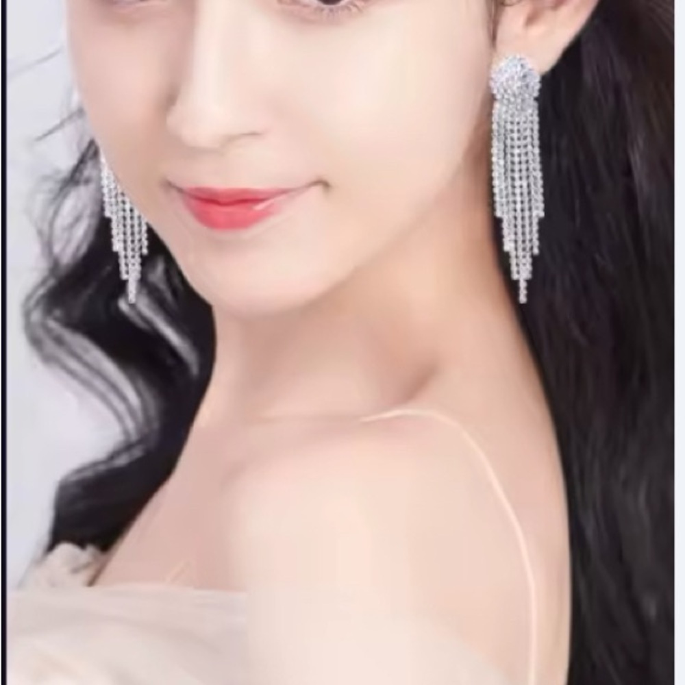 Tassel Earrings (clip on)
(New)